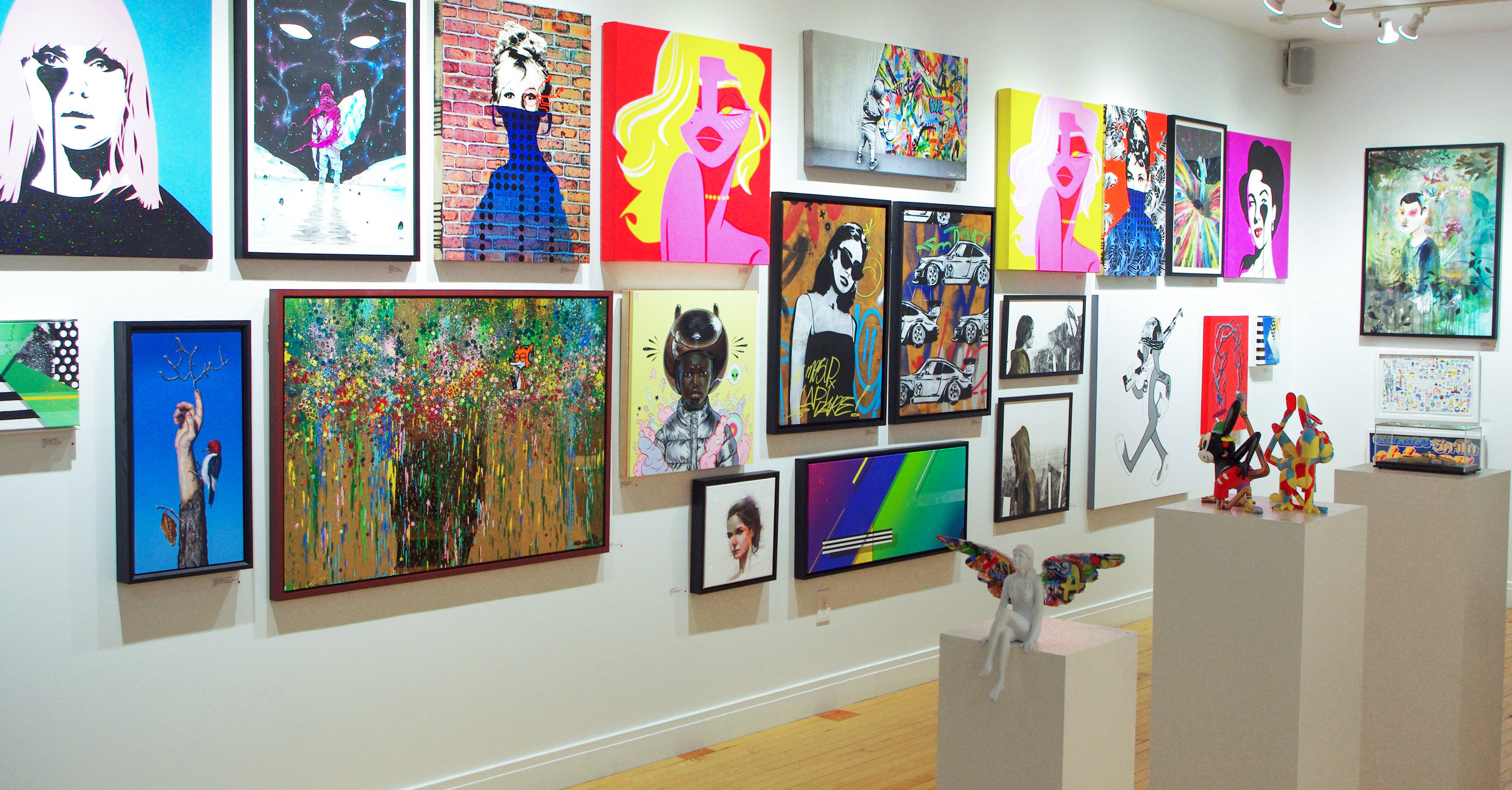 Comprar arte; Visite una galería de renombre e infórmese sin compromiso antes de comprar arte.